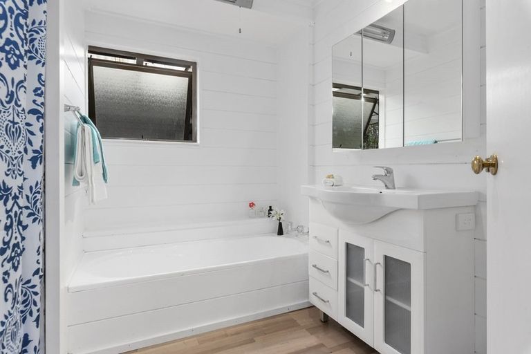 Photo of property in 248 Glenvar Road, Torbay, Auckland, 0630