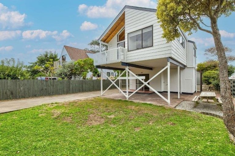 Photo of property in 2/13 Mana Esplanade, Paremata, Porirua, 5026