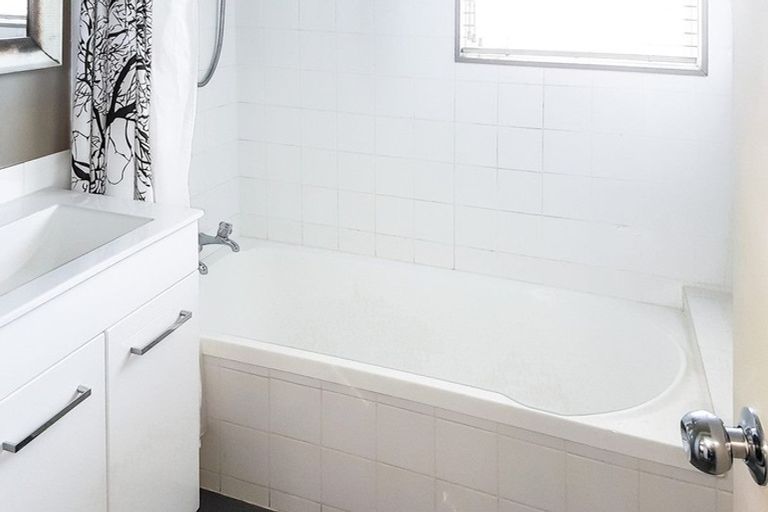 Photo of property in 64a Brian Crescent, Stanmore Bay, Whangaparaoa, 0932