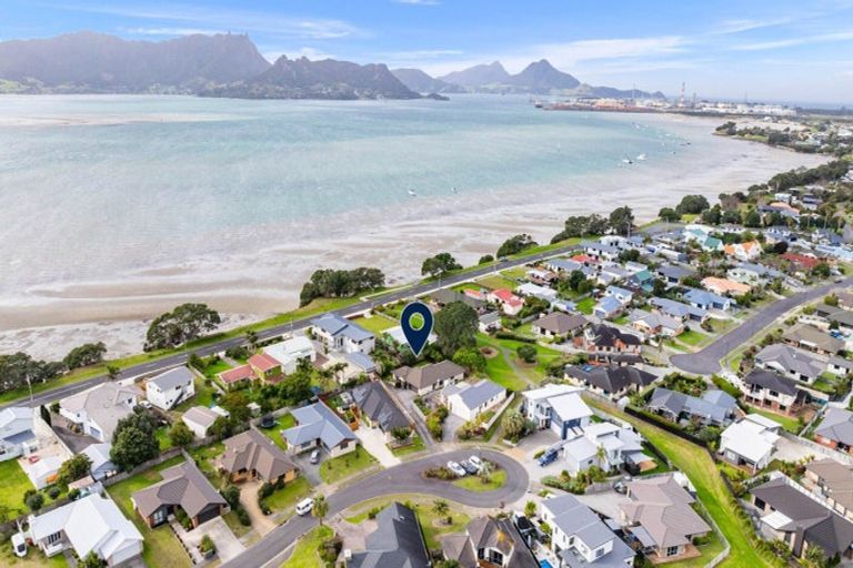 Photo of property in 11 Miami Place, One Tree Point, 0118