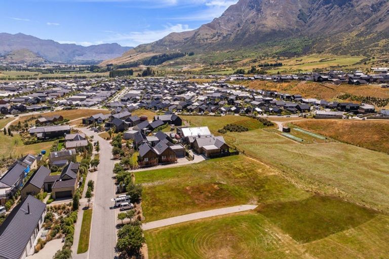 Photo of property in 20 Cunninghams Drive, Jacks Point, Queenstown, 9371