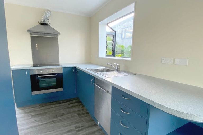 Photo of property in 4 Karo Place, Glendene, Auckland, 0602