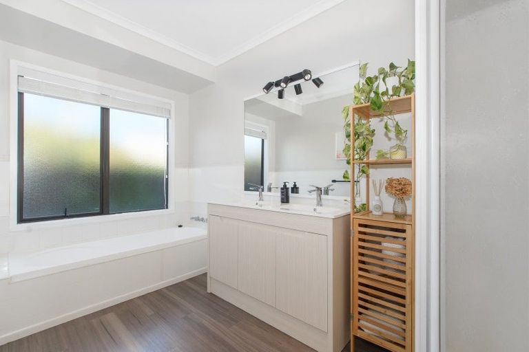 Photo of property in 17 Andalusian Place, Papamoa Beach, Papamoa, 3118