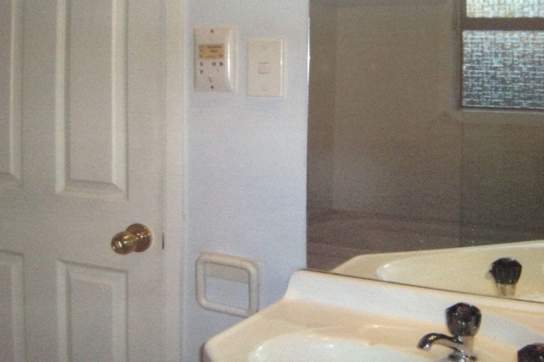 Photo of property in 1/1b Dickson Crescent, Hornby, Christchurch, 8042