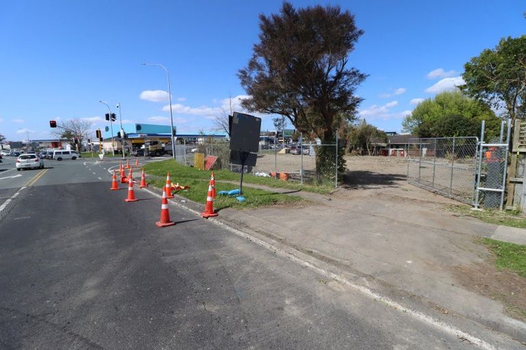 Photo of property in 320 Lincoln Road, Henderson, Auckland, 0610