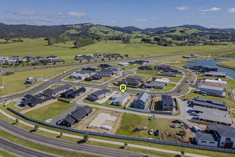 Photo of property in 8 Ngaroma Crescent, Whitianga, 3510