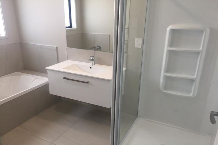 Photo of property in 35 Hanlow Place, Pyes Pa, Tauranga, 3112