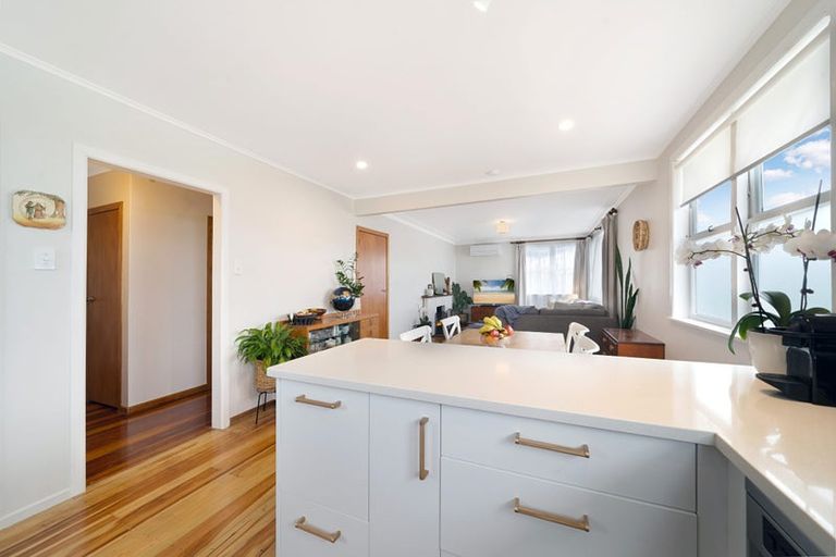 Photo of property in 7 Kelwyn Road, Kelston, Auckland, 0602