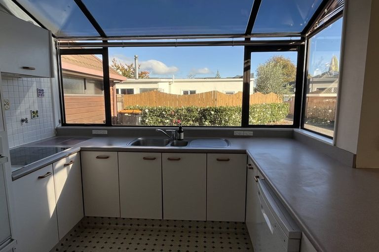 Photo of property in 9a Phoenix Avenue, Hokowhitu, Palmerston North, 4410