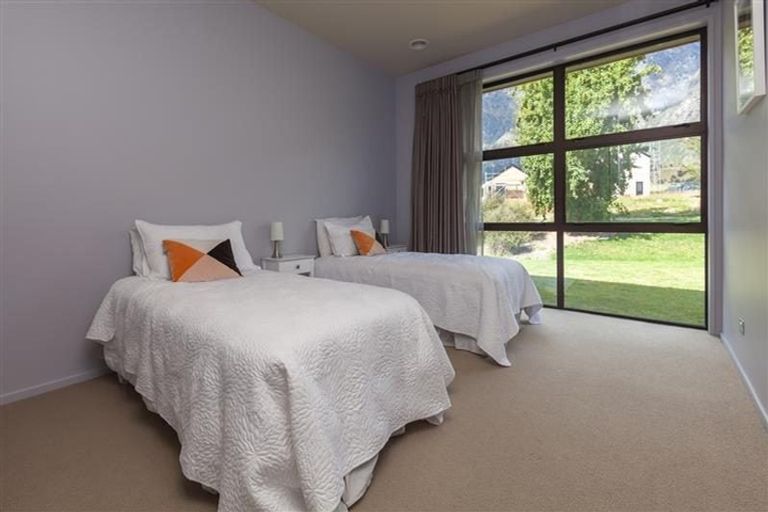 Photo of property in 10 Jackby Court, Jacks Point, Queenstown, 9371