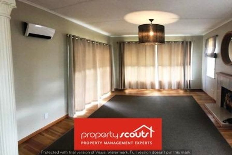 Photo of property in 50 Taipari Road, Te Atatu Peninsula, Auckland, 0610
