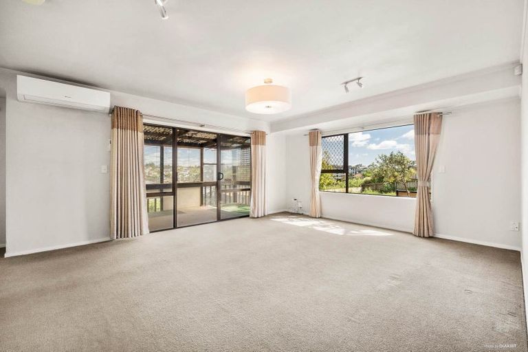 Photo of property in 2/878 East Coast Road, Northcross, Auckland, 0630
