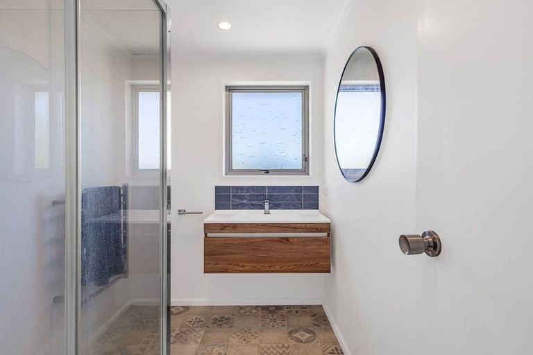 Photo of property in 11 Chester Street, Taradale, Napier, 4112