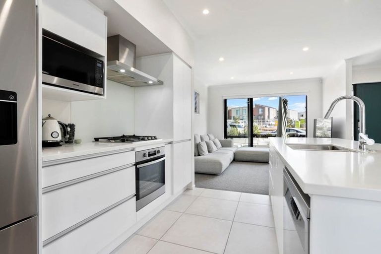 Photo of property in 22 Nugget Avenue, Hobsonville, Auckland, 0616