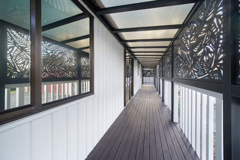 Photo of property in 5a Shamrock Lane, Te Atatu Peninsula, Auckland, 0610