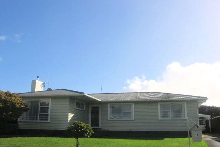 Photo of property in 45 Sutherland Crescent, Westbrook, Palmerston North, 4412