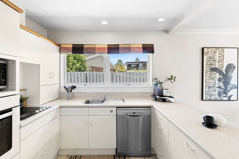 Photo of property in 2/14b Penhelig Place, Burnside, Christchurch, 8053