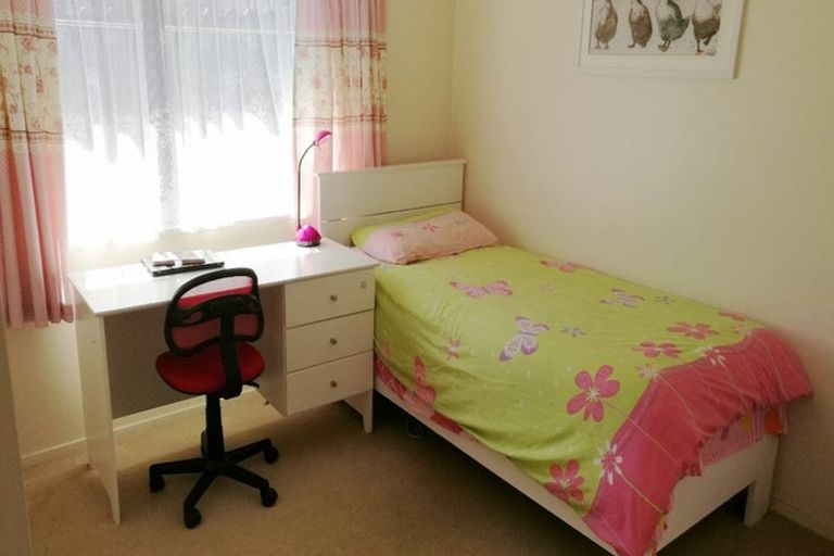 Photo of property in 2/12 Merriefield Avenue, Forrest Hill, Auckland, 0620