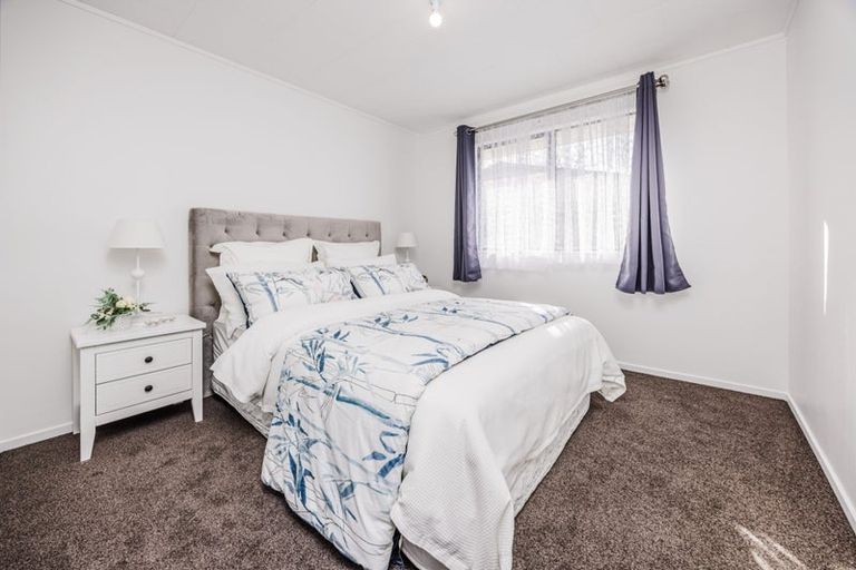 Photo of property in 47a Sutton Crescent, Papakura, 2110