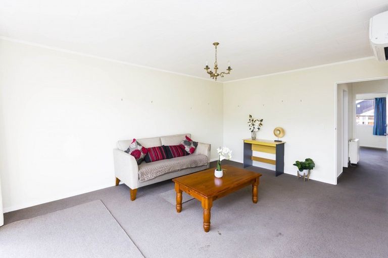 Photo of property in 2/48 Kowhai Avenue, Ebdentown, Upper Hutt, 5018