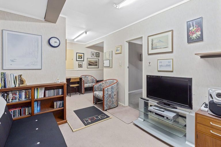 Photo of property in 6 Balliol Drive, Tawa, Wellington, 5028
