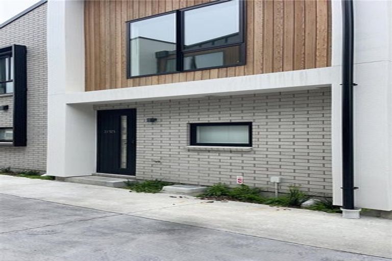 Photo of property in 2/325 Lincoln Road, Addington, Christchurch, 8024