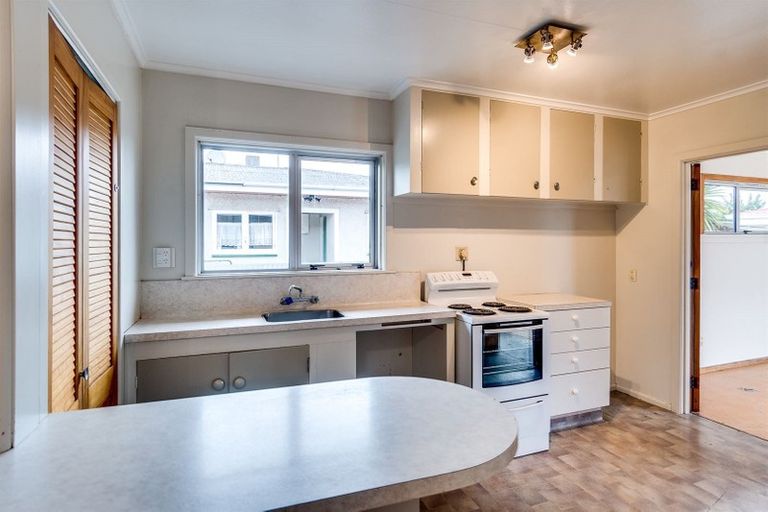 Photo of property in 27 Shackleton Street, Maraenui, Napier, 4110