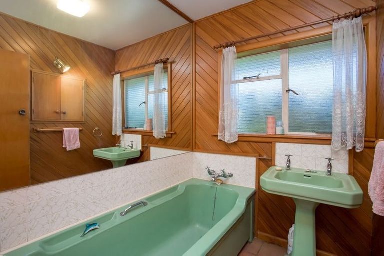 Photo of property in 385 Sawyers Arms Road, Harewood, Christchurch, 8051