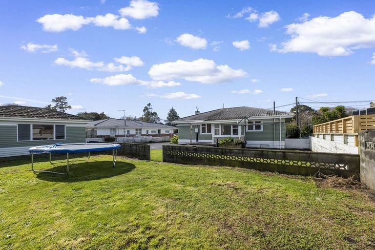 Photo of property in 5 Goodson Place, Hawera, 4610