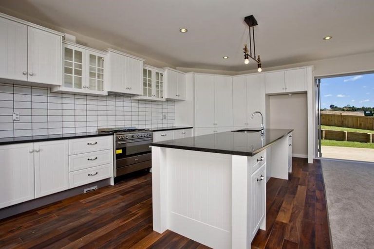 Photo of property in 217 Millwater Parkway, Silverdale, 0932