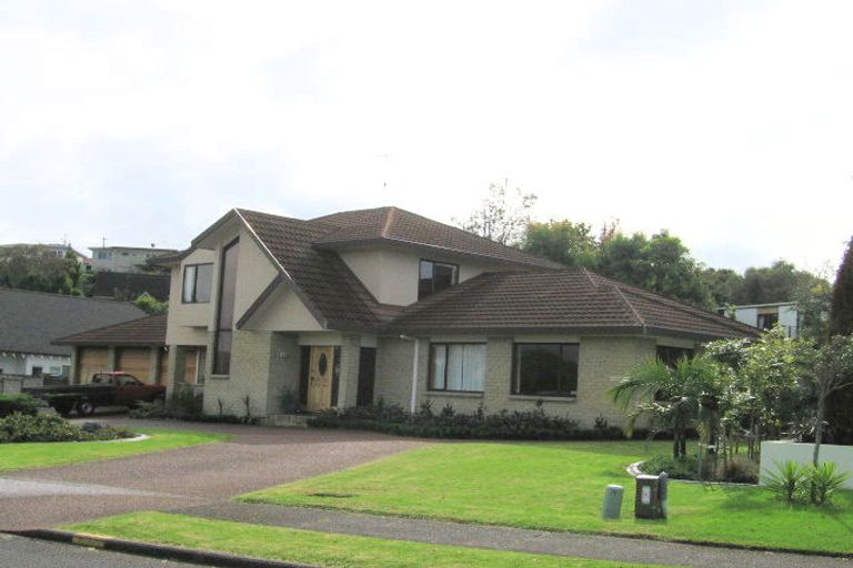 Photo of property in 5 Chisbury Terrace, Shelly Park, Auckland, 2014