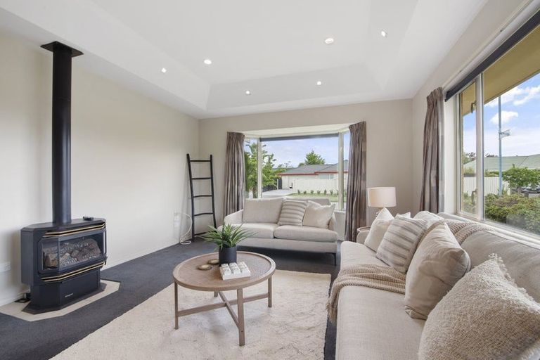 Photo of property in 5 Harrys Way, Redwood, Christchurch, 8051