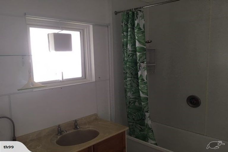 Photo of property in 2/20b Verbena Road, Birkdale, Auckland, 0626