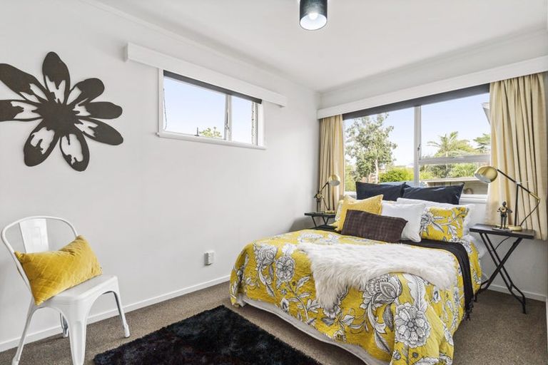 Photo of property in 2/23 Taitua Drive, Te Atatu South, Auckland, 0610