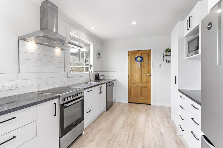 Photo of property in 222 High Street North, Carterton, 5713