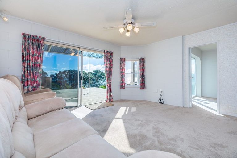 Photo of property in 1420 Whangaparaoa Road, Army Bay, Whangaparaoa, 0930