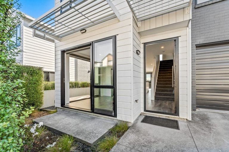 Photo of property in 17 Seafarer Crescent, Stanmore Bay, Whangaparaoa, 0932