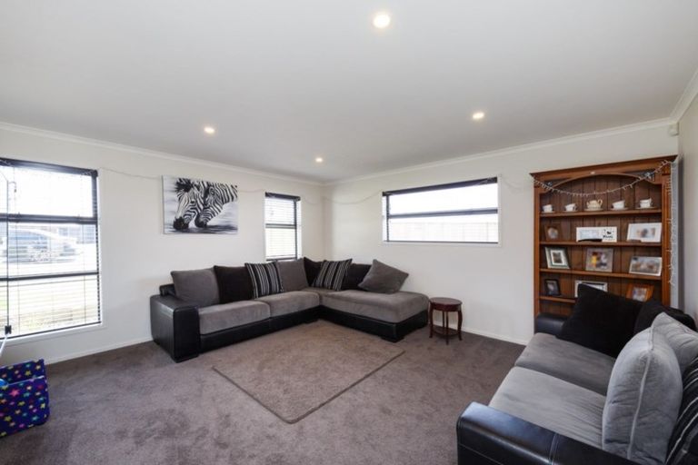 Photo of property in 32 Silicon Way, Fitzherbert, Palmerston North, 4410