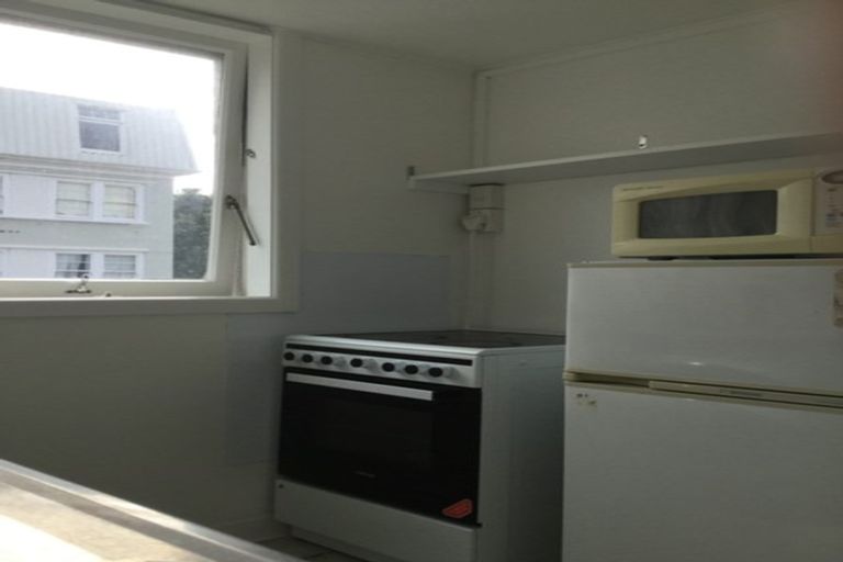 Photo of property in Churchill Flats, 213 The Terrace, Wellington Central, Wellington, 6011