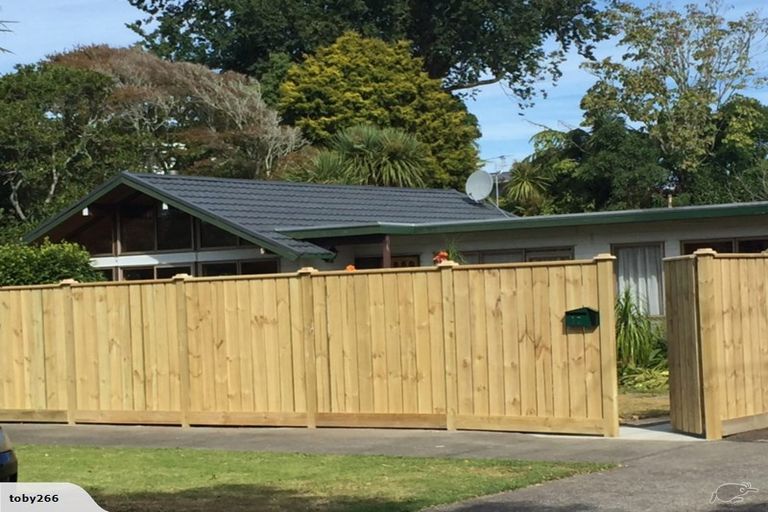 Photo of property in 12 Woodleigh Street, Frankleigh Park, New Plymouth, 4310