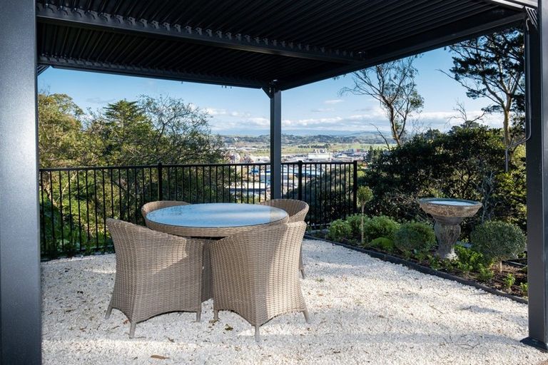 Photo of property in 15 Lawrence Road, Hospital Hill, Napier, 4110