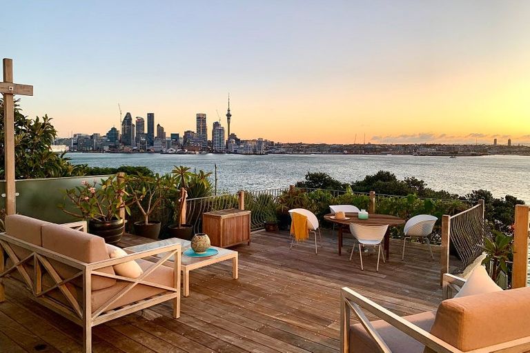 Photo of property in 2/104 Stanley Point Road, Stanley Point, Auckland, 0624