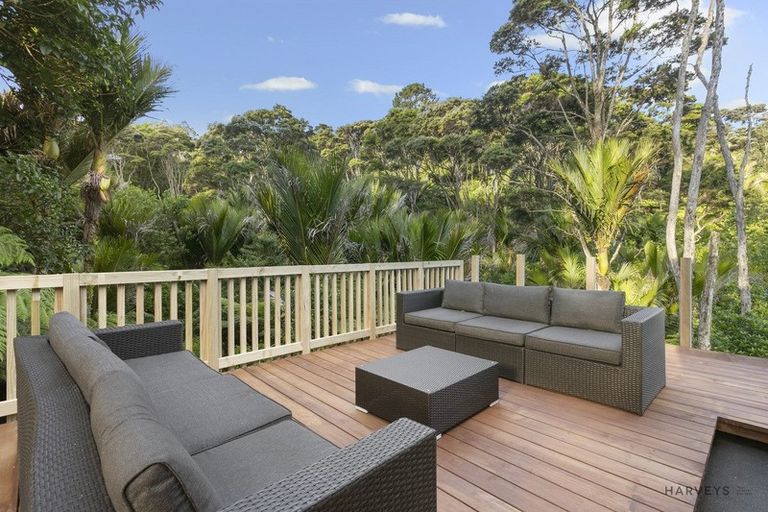 Photo of property in 11 Woontons Lane, Titirangi, Auckland, 0604