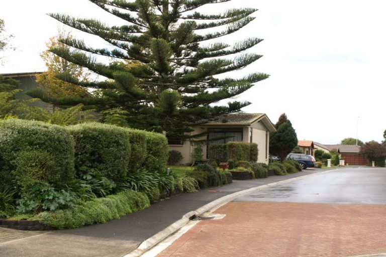 Photo of property in 30 Seneca Court, Golflands, Auckland, 2013