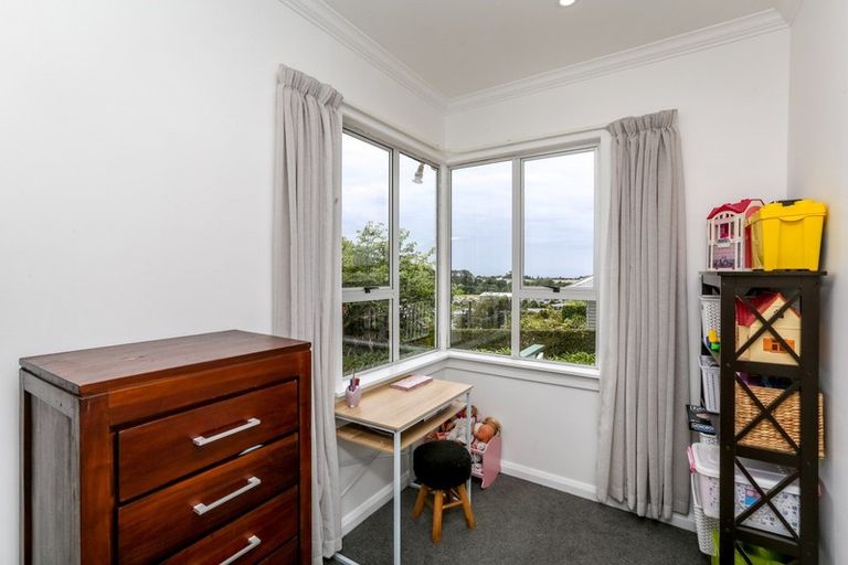 Photo of property in 41 Queens Road, Glen Avon, New Plymouth, 4312