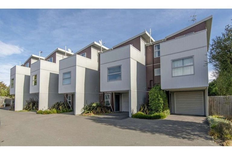 Photo of property in 2/62 Burke Street, Addington, Christchurch, 8024