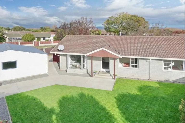 Photo of property in 4 Daytona Place, Parklands, Christchurch, 8083
