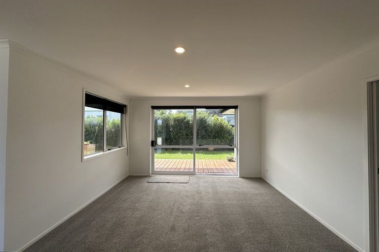 Photo of property in 14 Horokaka Place, Papamoa Beach, Papamoa, 3118