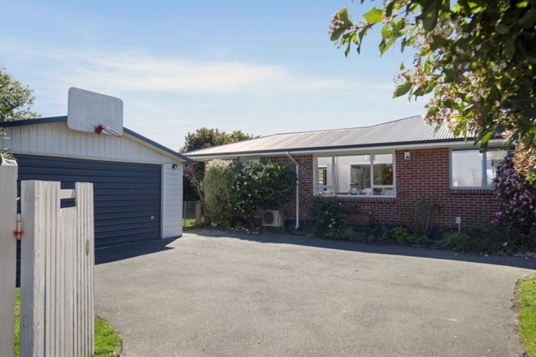 Photo of property in 2 Manor Place, Bryndwr, Christchurch, 8053