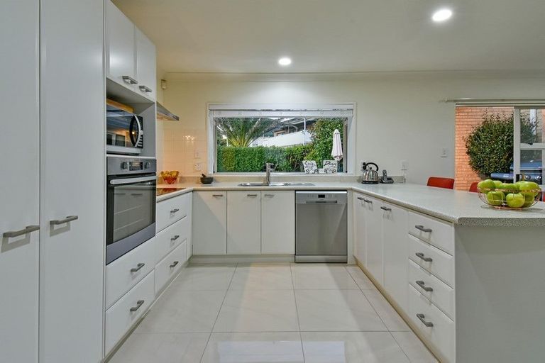 Photo of property in 40 Goodwood Drive, Goodwood Heights, Auckland, 2105